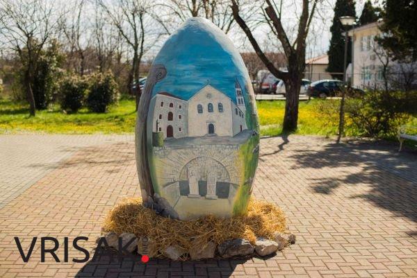 Postavljena dvometarska pisanica u gradskom parku u Ljubuškom