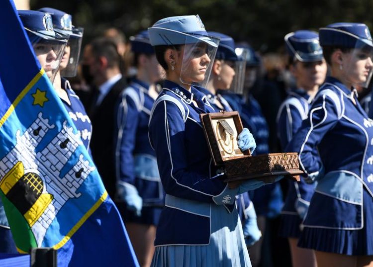 Na sprovodu Milana Bandića veliki broj građana