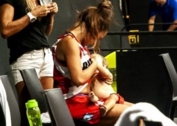 Argentinska košarkašica tijekom utakmice dojila bebu, postala hit na društvenim mrežama