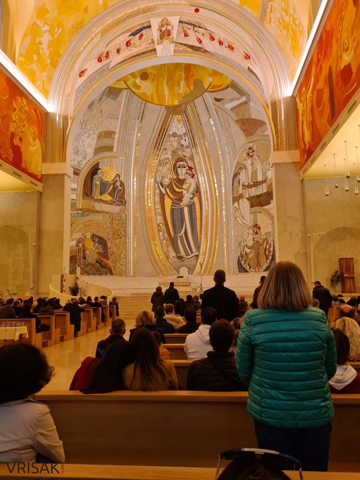 Franjevačka crkva dobila novi izgled oltara i prostora iza oltara