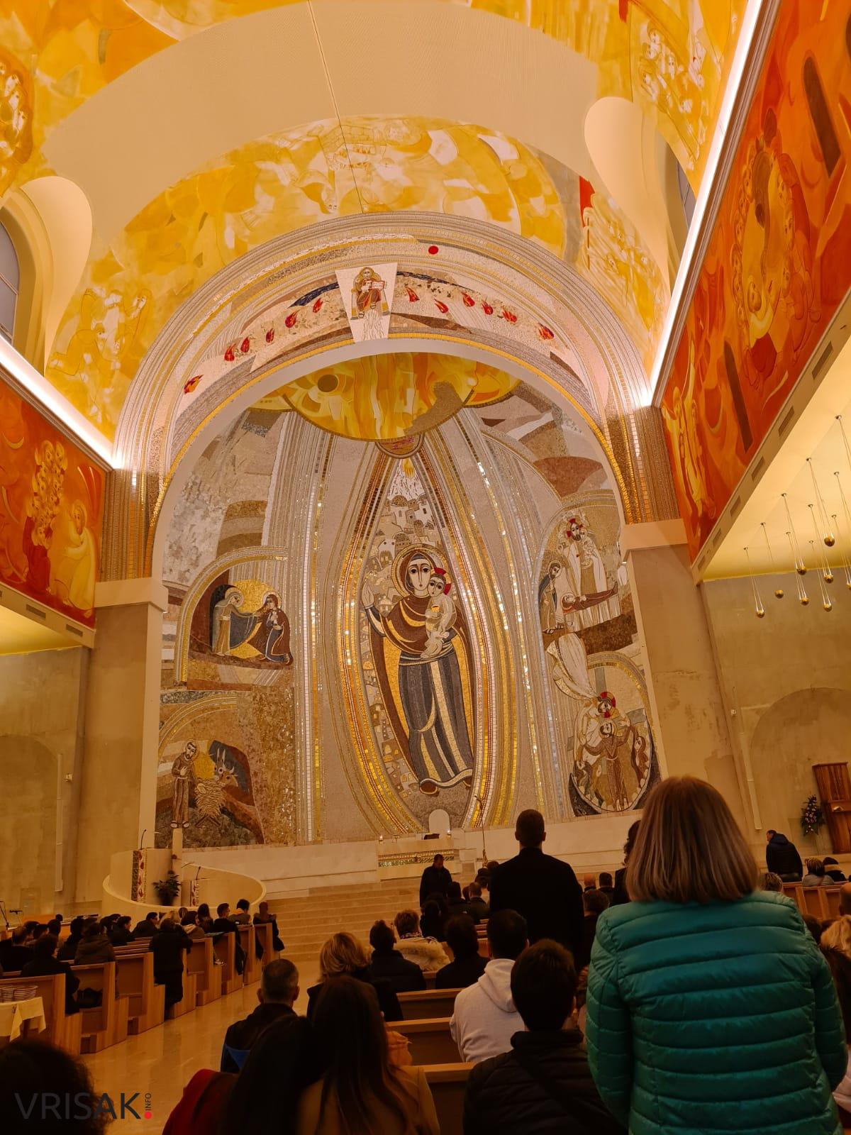 Franjevačka crkva dobila novi izgled oltara i prostora iza oltara