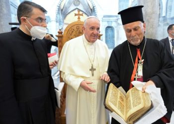Papa u Erbilu održao najveću misu za posjete Iraku, dočekale ga tisuće vjernika