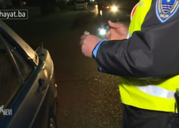 Slučajevi X: Vozač iznenadio policiju inovacijom na Mercedesu