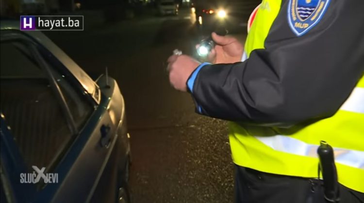 Slučajevi X: Vozač iznenadio policiju inovacijom na Mercedesu