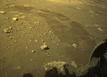 NASA-in rover prvi put vozio površinom Marsa, objavljena fotografija