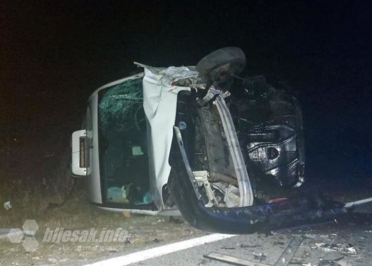 Prometna nesreća na Žovnici, dvije osobe odvezla Hitna pomoć