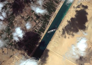 Oslobođen zaglavljeni teretni brod u Sueskom kanalu