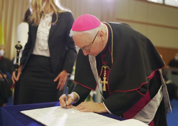 Nadbiskup i apostolski nuncij u BiH Luigi Pezzuto novi je počasni doktor Sveučilišta u Mostaru