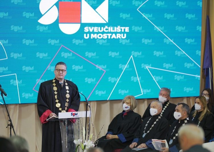 Nadbiskup i apostolski nuncij u BiH Luigi Pezzuto novi je počasni doktor Sveučilišta u Mostaru