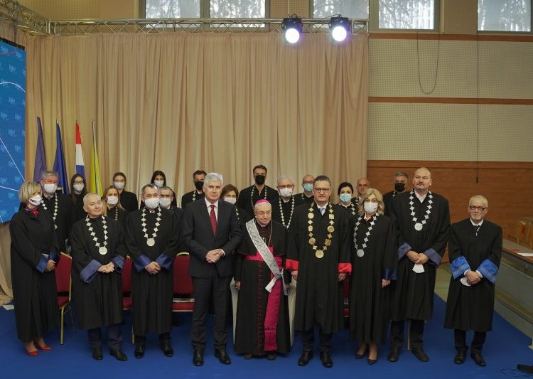 Nadbiskup i apostolski nuncij u BiH Luigi Pezzuto novi je počasni doktor Sveučilišta u Mostaru