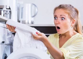 Odličan trik: Što učiniti kad vam crvena majica oboji bijeli veš?