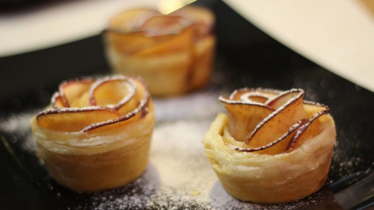 Napravi i ti ružice od jabuka i lisnatog tijesta