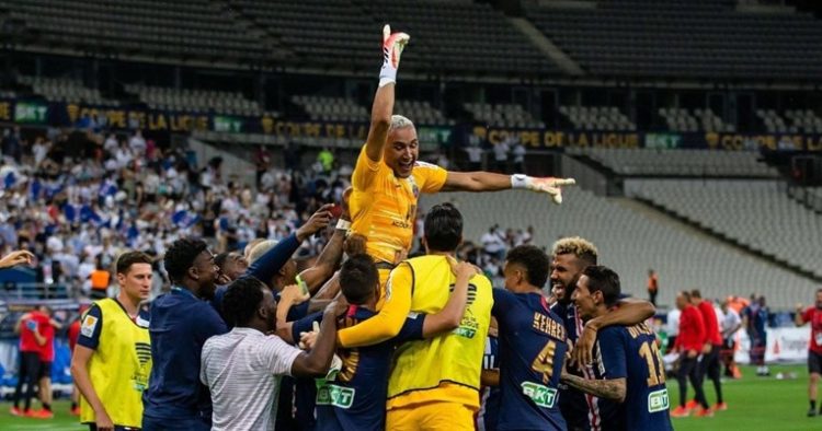 Cijeli dan je čekao na aerodromu, ostao kod kuće i zaplakao. Sad je tamo gdje ga vole