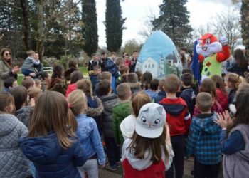 Postavljanje dvometarske pisanice oslikane motivima grada Ljubuškog