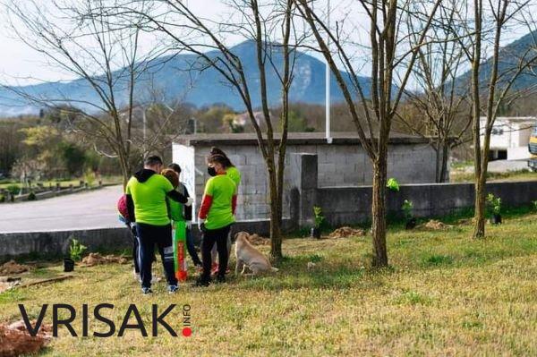 Udruga mladih Agape posadila 30 sadnica oko škole Crveni Grm