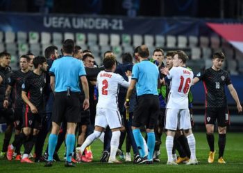 Kaos nakon utakmice Hrvatska – Engleska: Nogometaš Liverpoola šakama krenuo na Hrvate, dobio je crveni