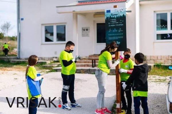 Udruga mladih Agape posadila 30 sadnica oko škole Crveni Grm