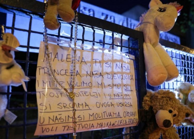 Ljudi se opraštaju od djevojčice: Svi smo tvoji roditelji, voli te tvoja majka Hrvatska!