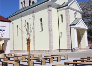Uređeno crkveno dvorište u centru Ljubuškog