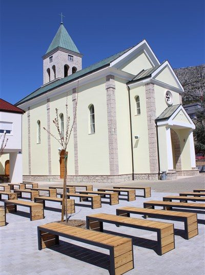 Uređeno crkveno dvorište u centru Ljubuškog