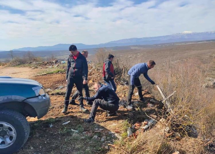 Uz mehanizaciju i ljudstvo sanirana divlja deponija ispod spomenika Ludviga Pavlovića