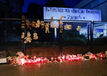 Ljudi se opraštaju od djevojčice: Svi smo tvoji roditelji, voli te tvoja majka Hrvatska!