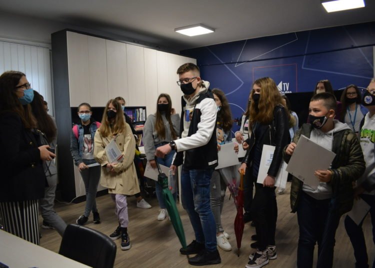 Studenti novinarstva upoznali osnovnoškolce s prednostima i manama youtubera
