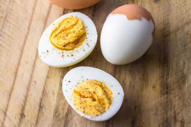 Najlakši način za savršeno guljenje kuhanih jaja