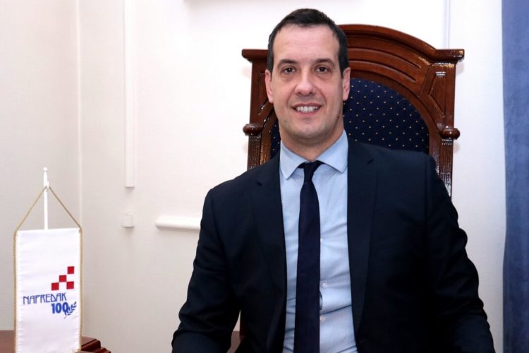 Stipendije su naš mali doprinos i jedan od načina na koji želimo mlade ljude zadržati u Bosni i Hercegovini