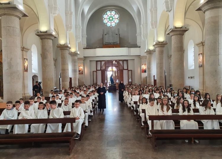 Široki Brijeg: 178 djece primilo Prvu svetu pričest
