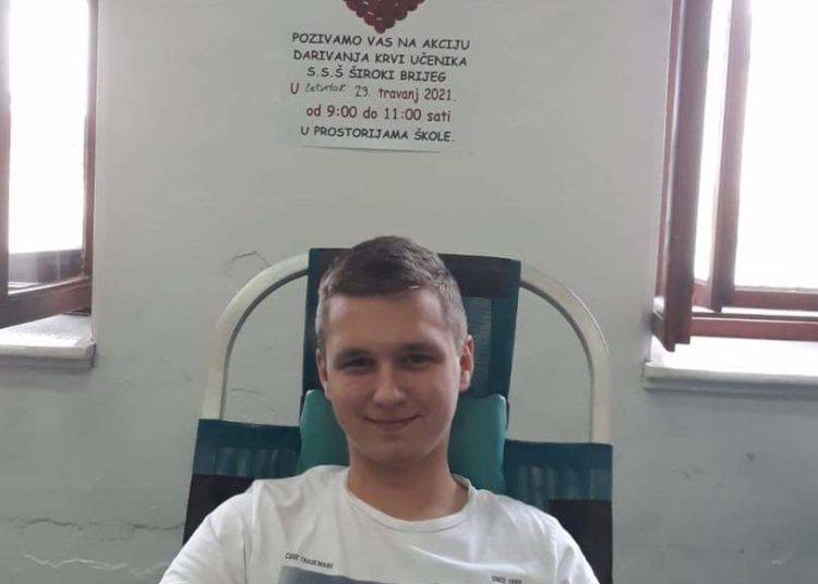 Široki Brijeg: Strukovnjaci darovali 18 doza krvi (FOTO)