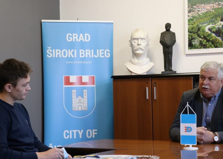 Široki Brijeg: Gradonačelnik Kraljević i predsjednik Vijeća Topić upriličili prijem za Domagoja Marića – državnog prvaka u judu