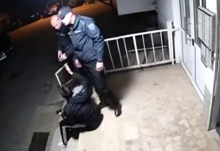 Mladić pretučen od strane policajaca sin je ubijenog Hrvata u zločinu Armije BiH u Trusini