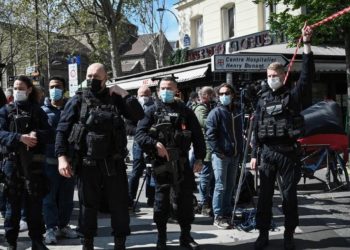 Francuska policajka ubijena u napadu nožem pored Pariza