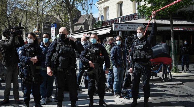 Francuska policajka ubijena u napadu nožem pored Pariza
