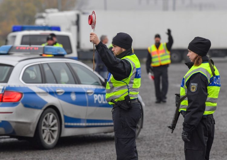 Njemačka policija muškarcu iz BiH uzela svu gotovinu, ostavila mu 100 eura za put
