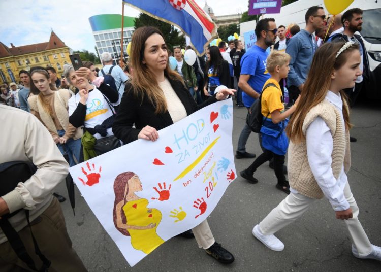 Tisuće ljudi na Hodu za život u Zagrebu