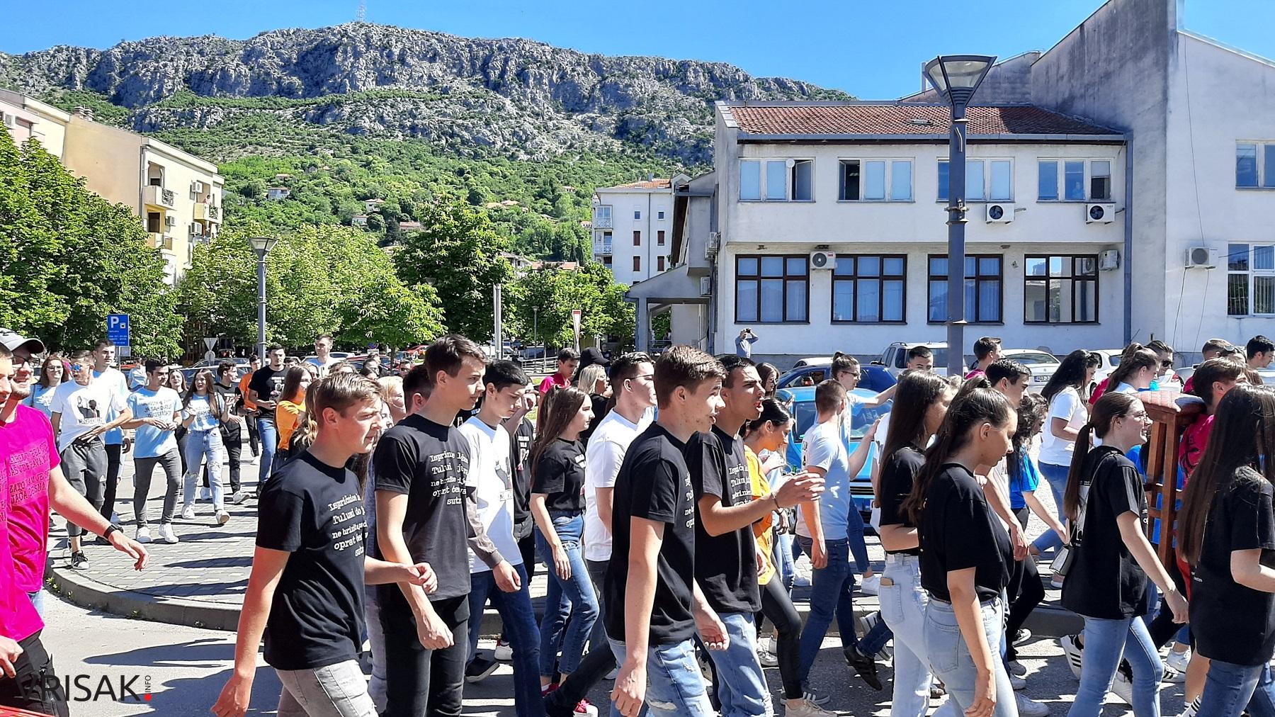 Norijada u Ljubuškom: Maturanti slave kraj nastave (FOTO/VIDEO)