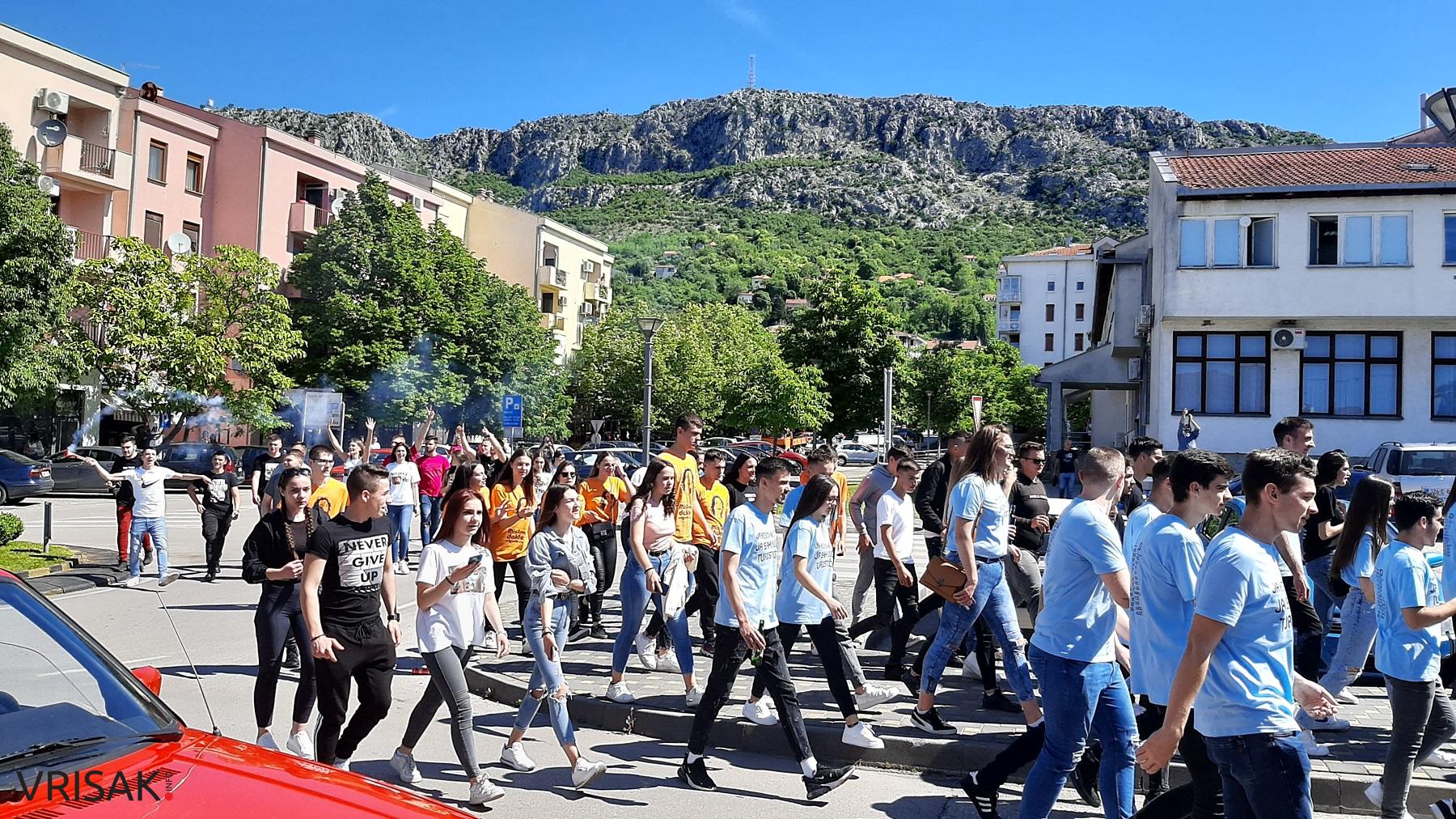 Norijada u Ljubuškom: Maturanti slave kraj nastave (FOTO/VIDEO)