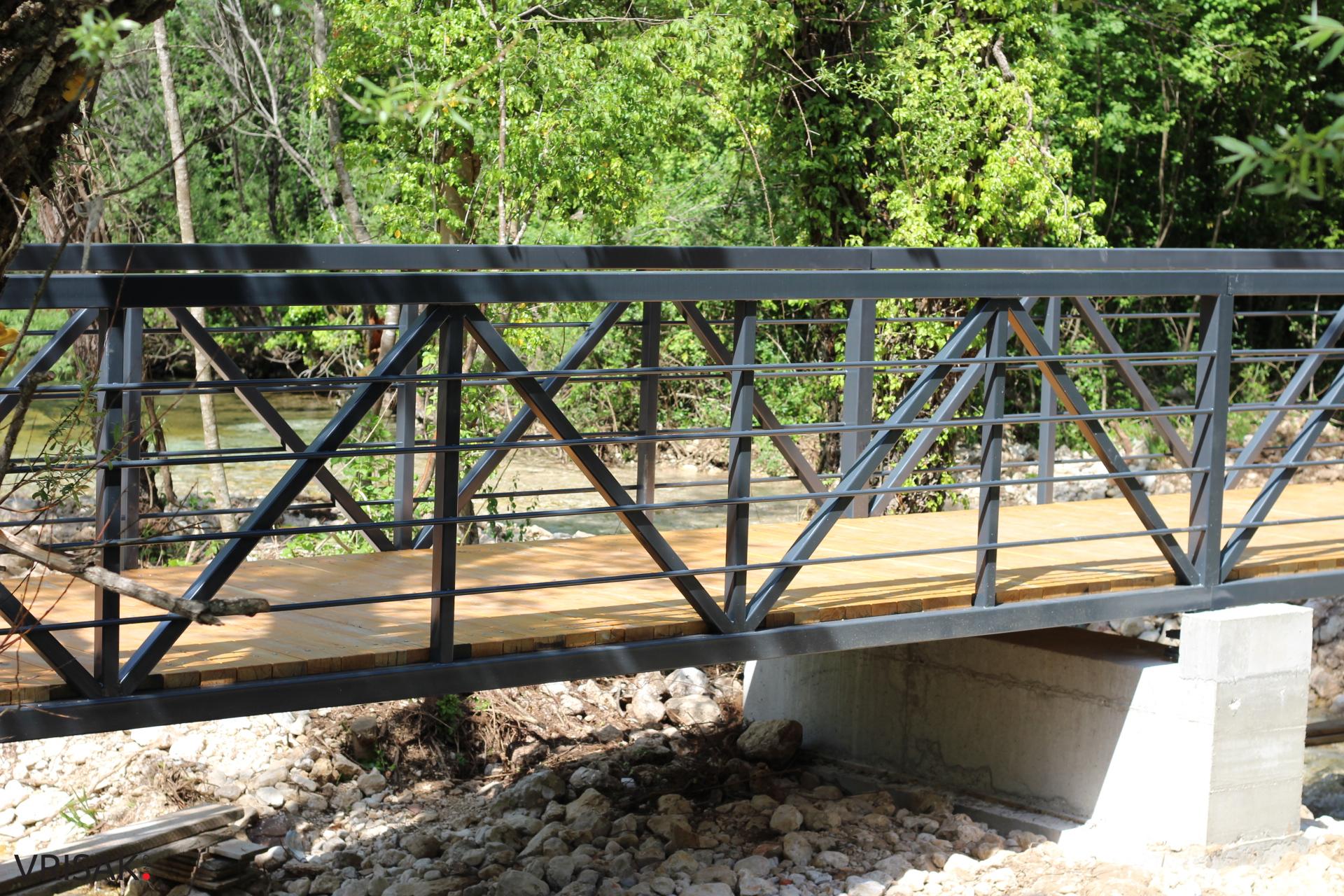 Kroz projekt Cycling Rural financiran programom Europske unije postavljeni pješački mostovi preko rijeke Lištice u kanjonu Borak