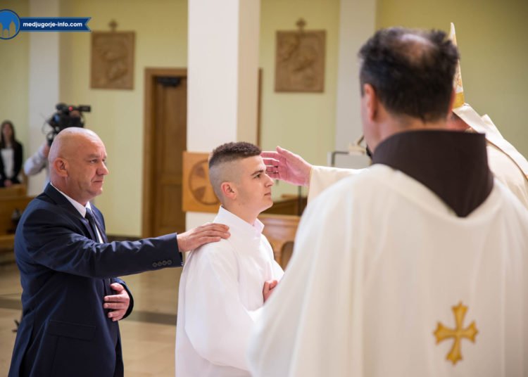 Međugorje: Sakrament Svete potvrde primilo 69 krizmanika