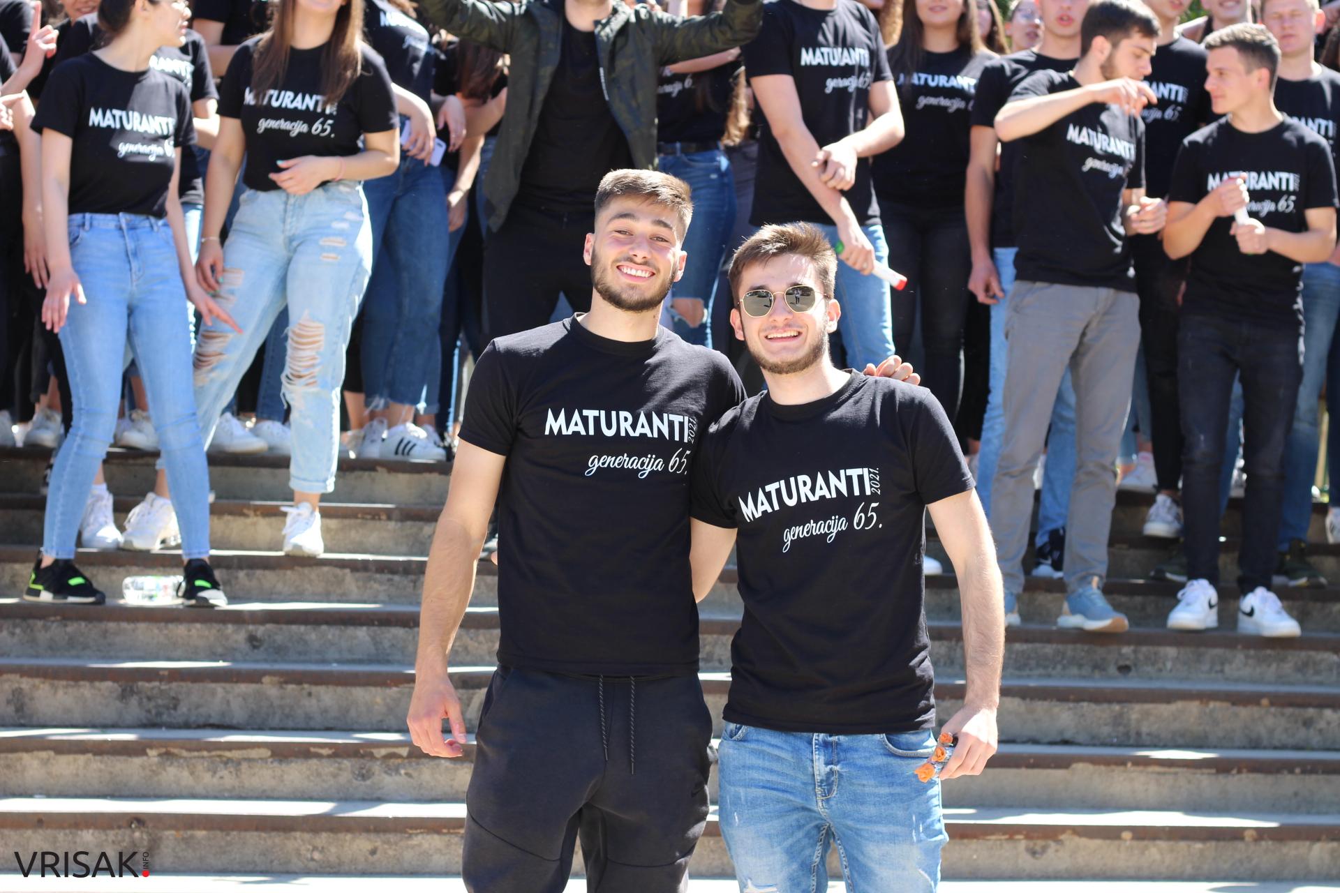 Širokobriješki maturanti slave zadnji dan; defileom kroz grad oprostili se od škole!