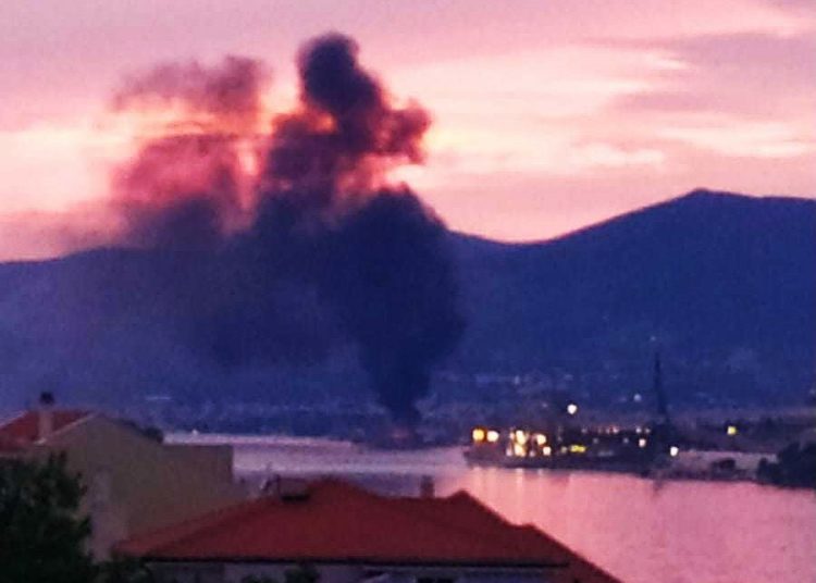 U Kaštelima izgorjelo 5 jahti, 18 oštećeno: “Strašno je, sve smrdi po nafti”