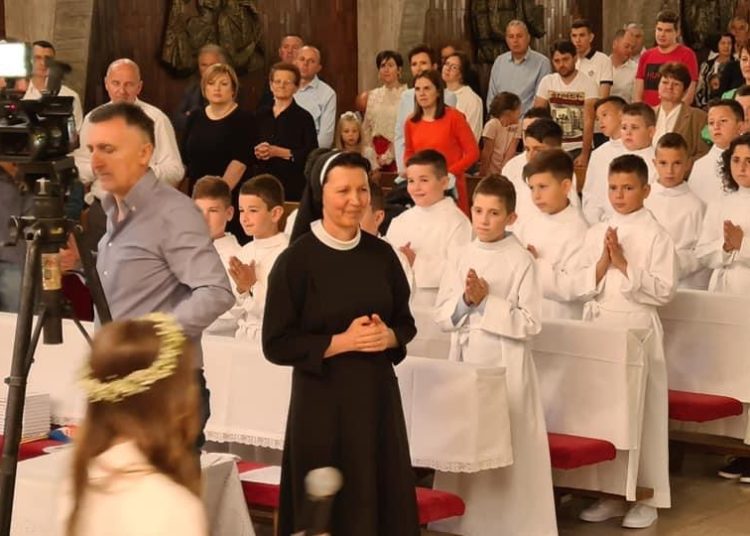 Kočerin: Prvu Svetu Pričest primilo 38 djece