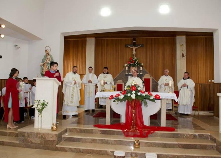 U Buhovu proslavljena svetkovina Presvetog Trojstva i sv.Krizma