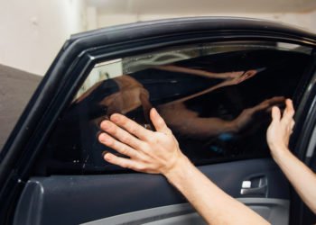Ako zatamnjujete automobil folijama, morate imati naljepnicu na staklima