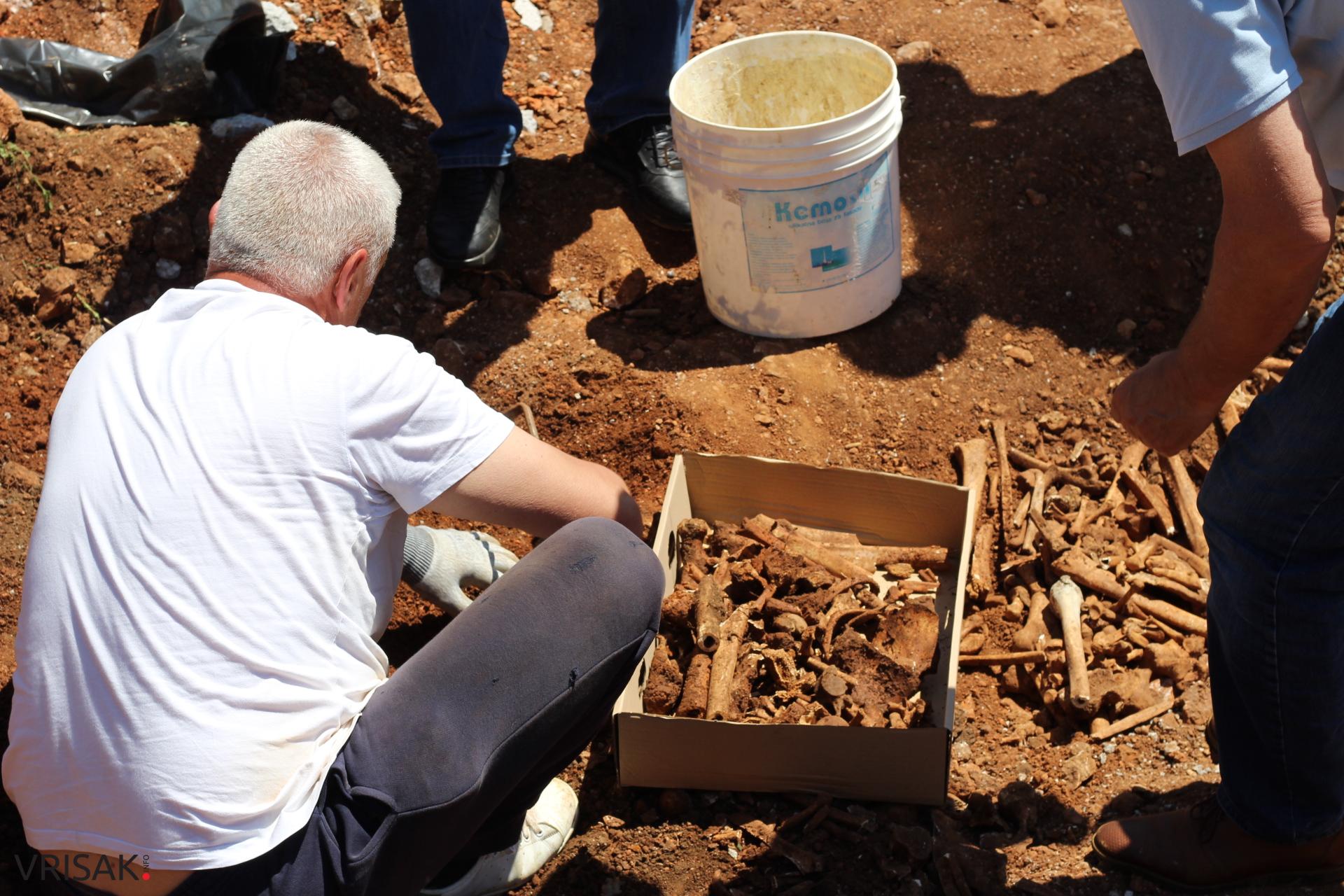 Izvršena ekshumacija šest tijela hrvatskih vojnika s Čarapova polja na Privalju