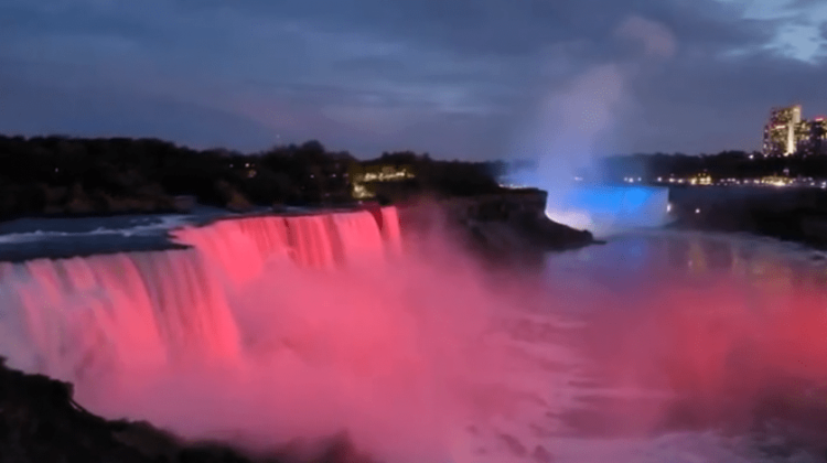 Slapovi Niagare zasvijetlili u bojama hrvatske zastave