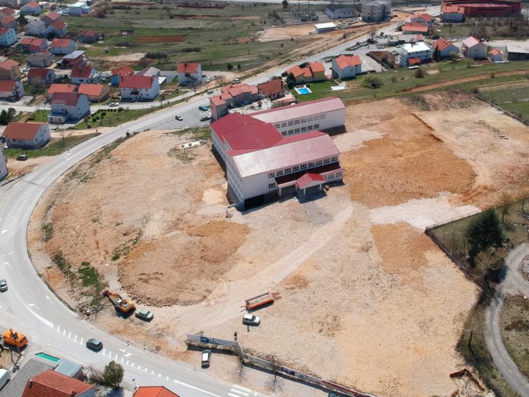 Posušje: Započinju radovi na uređenju platoa nove osnovne škole