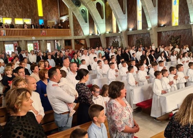 Kočerin: Prvu Svetu Pričest primilo 38 djece
